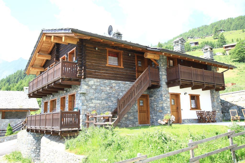 Residence Trompe-L'Oeil Champoluc Luaran gambar